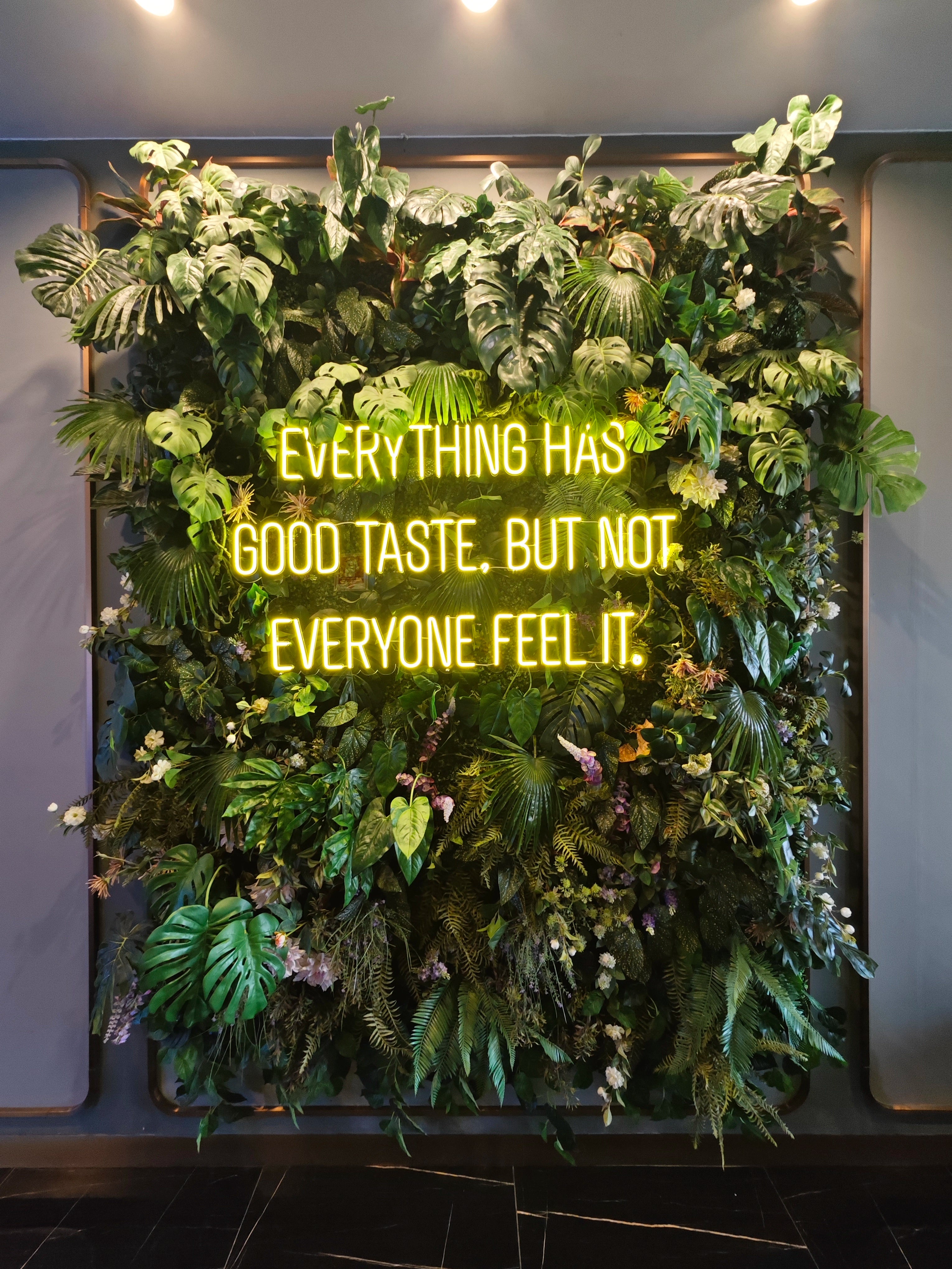 mur végétal stabilisé accueil entreprise sans entretien
mur végétal artificiel restaurant décoration naturelle
mur végétal modulaire hall entrée cabinet médical
cloison végétale stabilisée séparation espaces bureau